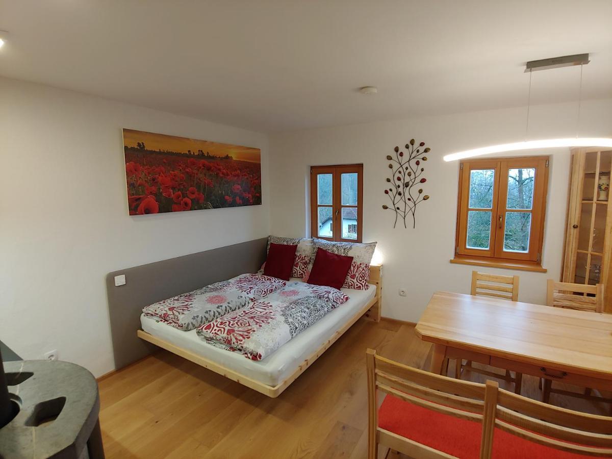 Kleine Reblaus Apartment Бад Валтерсдорф Екстериор снимка